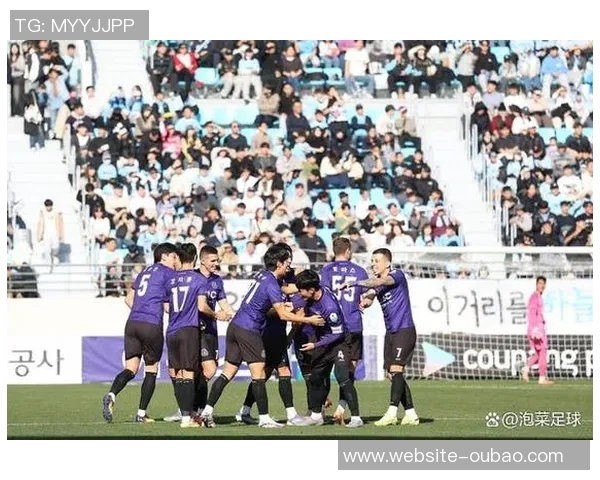 大邱FC遭遇降级危机重返K2联赛十年后再度挑战新征程 大邱FC遭遇降级危机重返K2联赛十年后再度挑战新征程