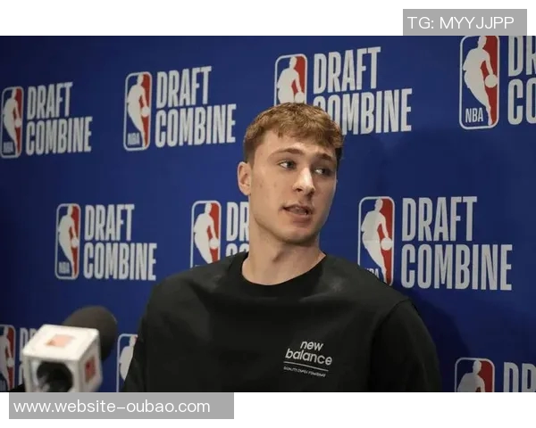 浓眉评价弗拉格首场比赛表现称紧张情绪正常相信他会克服困难 浓眉评价弗拉格首场比赛表现称紧张情绪正常相信他会克服困难